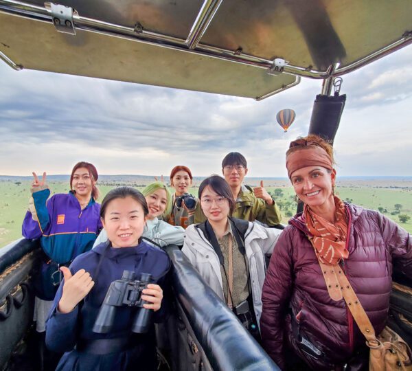 Kale voyage clients from the group of YEVON. Viewing the Serengeti Great migration in the north.