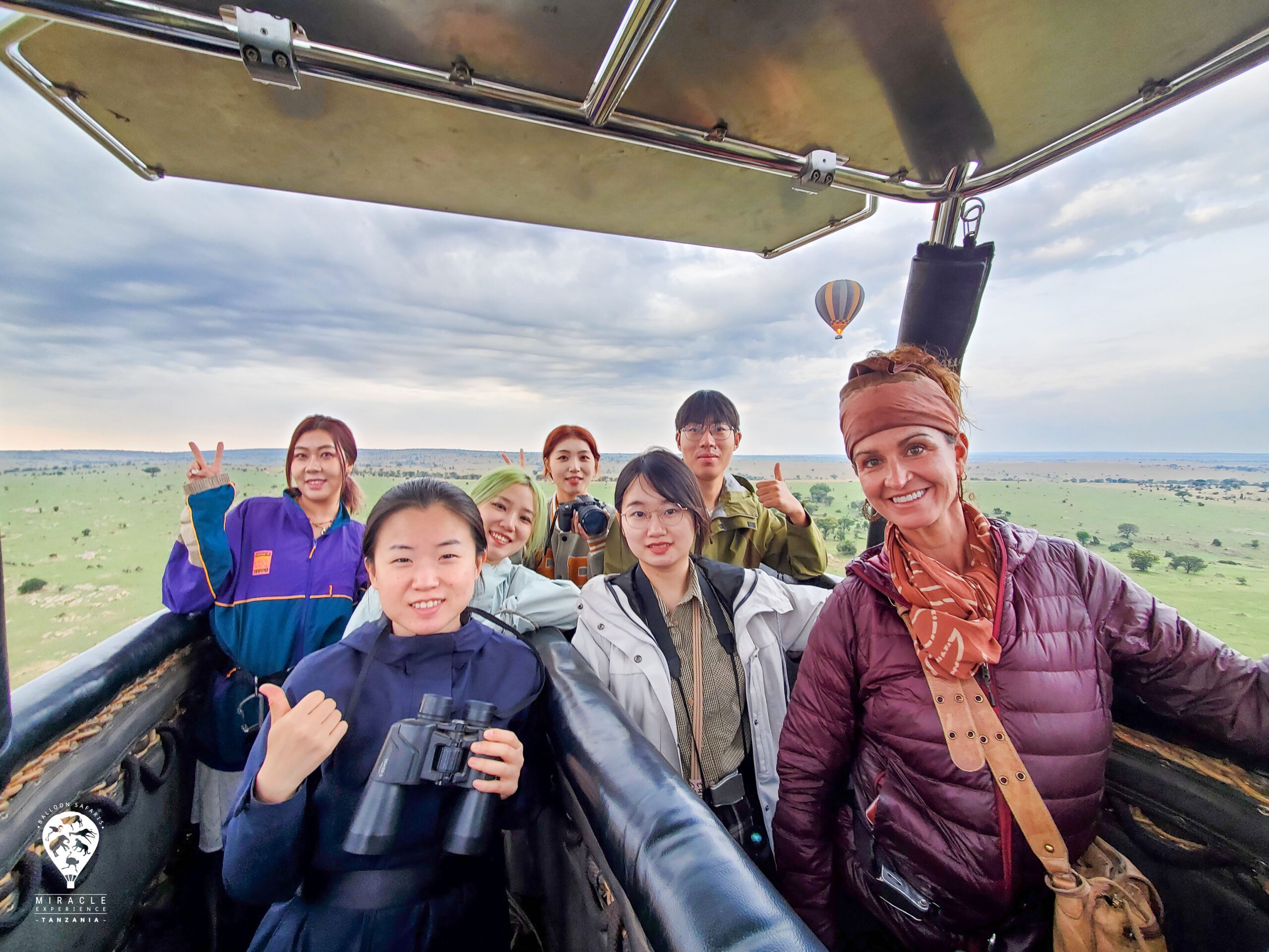 Kale voyage clients from the group of YEVON. Viewing the Serengeti Great migration in the north.